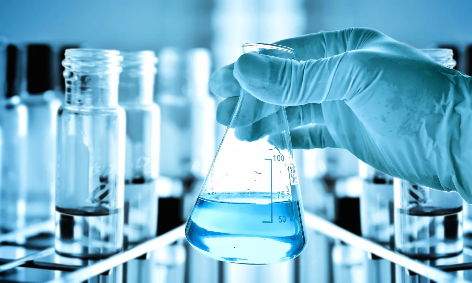 Verrerie de laboratoire dans un environnement pharmaceutique